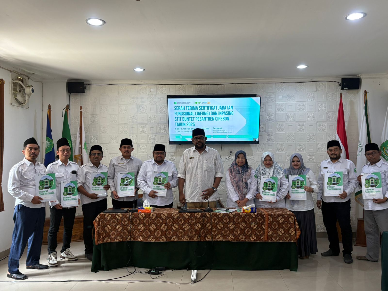 Kuatkan Kualitas Pendidikan, STIT Buntet Pesantren Serahkan SK Inpassing dan Jabfung Dosen