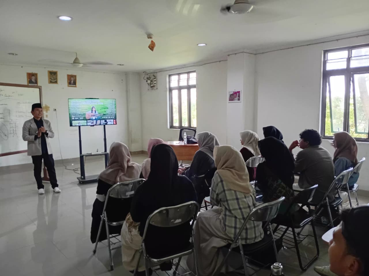 Tingkatkan Daya Saing Global, UPT PPBSTIT Buntet Pesantren Gelar Kursus Bahasa Inggris dan Arab